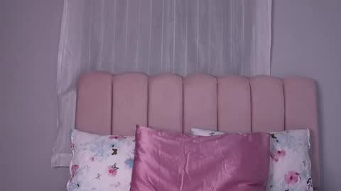 ambar_rousse_ online show from April 14, 2026, 7:36 am