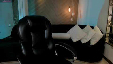 Snapshot of ambarjames_ chatting on October 17, 2025, 10:29 am Ambar online show from October 17, 2025, 10:29 am