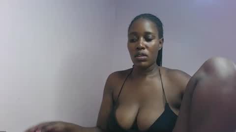 amber_cutie2 online show from February 25, 2026, 8:29 pm