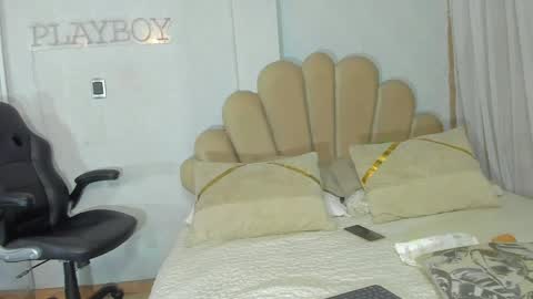 amber_harriis online show from April 23, 2026, 1:29 am