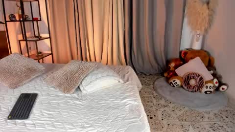 Amber online show from April 12, 2026, 9:20 pm