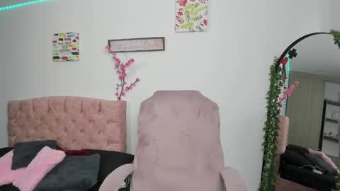 Hi Im Amber Check my Bio  online show from January 28, 2025, 4:41 pm