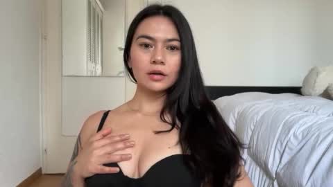 Snapshot of amberclaark chatting on April 14, 2026, 12:11 pm Yess online show from April 14, 2026, 12:11 pm