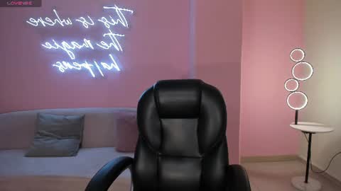 Snapshot of amberfarrell chatting on June 18, 2026, 8:24 pm Amber online show from June 18, 2026, 8:24 pm