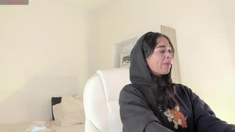 Amber online show from April 1, 2026, 1:41 pm