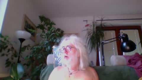 Snapshot of amberr11 chatting on December 19, 2024, 12:45 pm Amberr11 online show from December 19, 2024, 12:45 pm