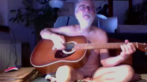 Snapshot of amberr11 chatting on October 4, 2025, 9:46 pm Amberr11 online show from October 4, 2025, 9:46 pm