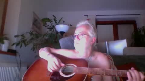 Snapshot of amberr11 chatting on October 16, 2025, 11:06 pm Amberr11 online show from October 16, 2025, 11:06 pm