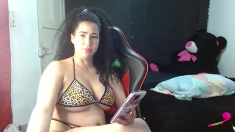 ambersweettie198098 online show from April 18, 2026, 1:20 am