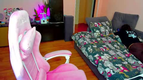 Snapshot of ameli_moon chatting on October 28, 2025, 1:36 pm Eileen online show from October 28, 2025, 1:36 pm