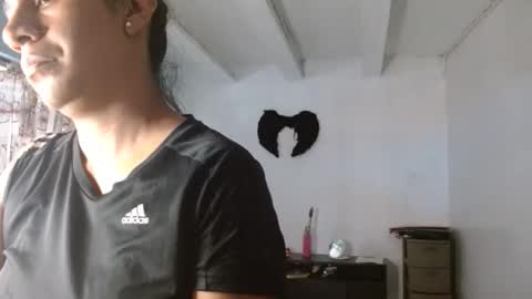 amelia  online show from November 18, 2025, 2:43 pm