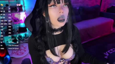 Amelia Aley  online show from April 13, 2026, 10:21 am