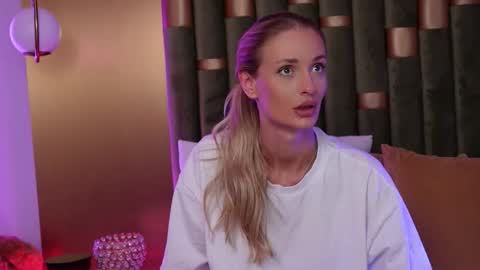 Amelia online show from October 1, 2025, 11:27 am