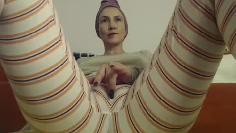 Snapshot of ameliaisme chatting on December 2, 2024, 11:29 pm AME or Amelia online show from December 2, 2024, 11:29 pm