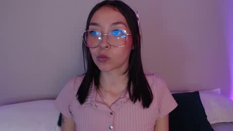 Amelie online show from February 10, 2025, 11:45 pm