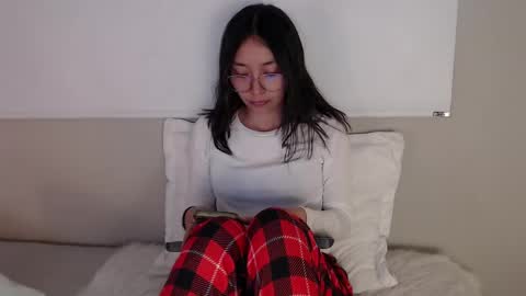 Amelie online show from February 26, 2025, 8:22 pm