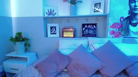 Amelie online show from February 27, 2025, 2:21 pm