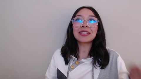 Amelie online show from March 5, 2025, 7:38 pm