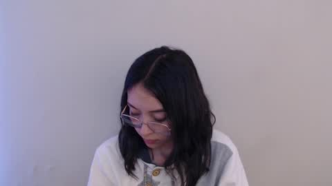 Amelie online show from March 5, 2025, 10:43 pm