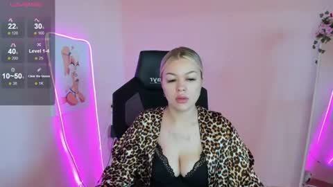 Amelie online show from June 19, 2026, 1:54 am