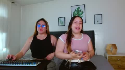 Snapshot of amelierose1 chatting on June 26, 2026, 2:43 pm Amelie online show from June 26, 2026, 2:43 pm