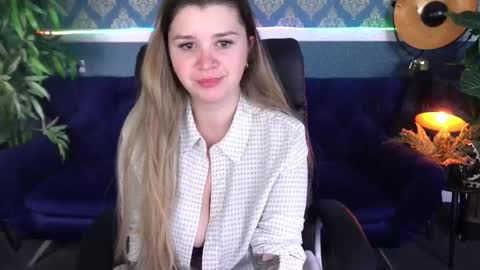 amellymillyy online show from December 3, 2025, 8:07 pm