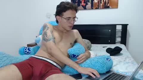 Snapshot of americanbig_dick chatting on December 17, 2024, 8:54 pm Lucian online show from December 17, 2024, 8:54 pm