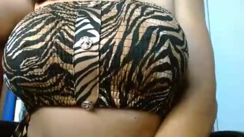 Snapshot of ames9001 chatting on October 27, 2025, 11:36 am Mari online show from October 27, 2025, 11:36 am