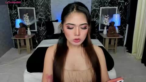 Snapshot of amethyst_claire chatting on October 2, 2025, 7:04 am Claire online show from October 2, 2025, 7:04 am