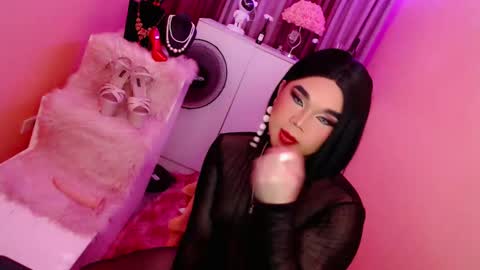 Snapshot of amiadoll chatting on January 6, 2025, 1:08 pm Queen Mireska online show from January 6, 2025, 1:08 pm