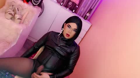 Snapshot of amiadoll chatting on January 14, 2025, 1:17 pm Queen Mireska online show from January 14, 2025, 1:17 pm