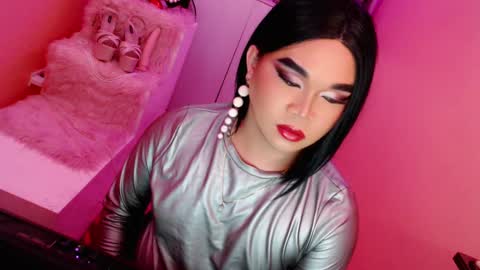 Snapshot of amiadoll chatting on January 21, 2025, 5:51 pm Queen Mireska online show from January 21, 2025, 5:51 pm