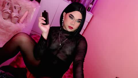 Snapshot of amiadoll chatting on February 7, 2025, 3:19 pm Queen Mireska online show from February 7, 2025, 3:19 pm