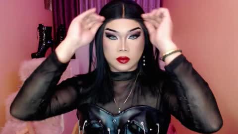 Snapshot of amiadoll chatting on October 5, 2025, 12:36 pm Queen Mireska online show from October 5, 2025, 12:36 pm