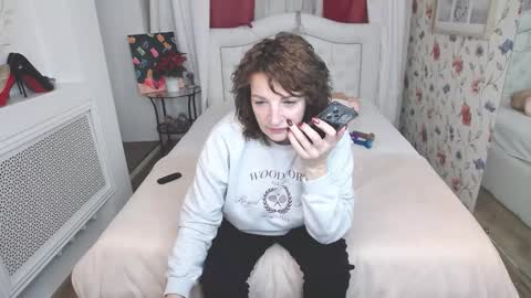 Snapshot of amihotgranny chatting on October 28, 2025, 7:56 am Ami online show from October 28, 2025, 7:56 am