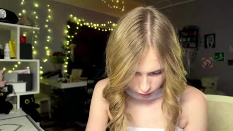 Amily online show from March 25, 2026, 3:07 pm