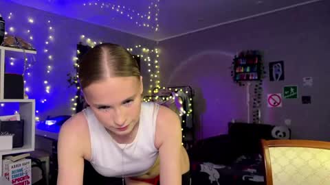 Amily online show from April 8, 2026, 2:39 pm