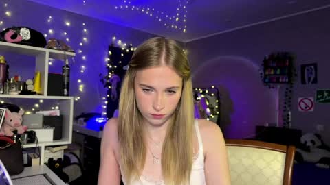 Amily online show from April 14, 2026, 3:07 pm