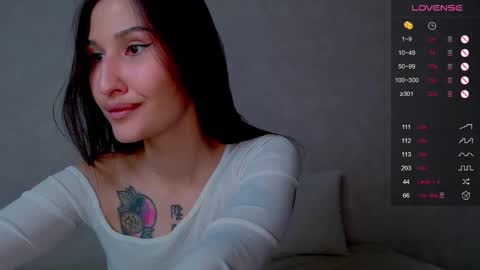 Camilla online show from October 3, 2025, 11:35 pm