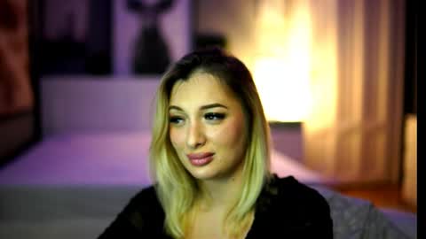 Snapshot of amira_velvet chatting on June 2, 2026, 6:43 pm Mira online show from June 2, 2026, 6:43 pm
