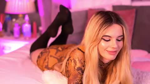 amiralovely online show from July 5, 2026, 7:10 pm