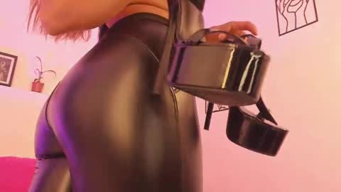 Snapshot of amisi_ari chatting on March 8, 2025, 6:05 pm hi guys im ariani ill be off till december 1st for vacation if u want u can add me on snapchat by bio and talk or play there online show from March 8, 2025, 6:05 pm