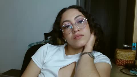 Snapshot of amitlu_ chatting on December 1, 2024, 11:25 pm amitlu_ online show from December 1, 2024, 11:25 pm