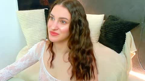 Amira online show from June 2, 2026, 4:25 am