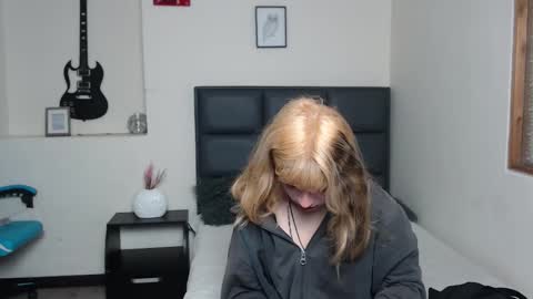 Snapshot of amnesiia_ chatting on October 30, 2025, 2:29 pm Amnesia online show from October 30, 2025, 2:29 pm