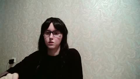 Amomira online show from May 4, 2026, 2:24 pm