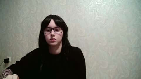 Amomira online show from May 22, 2026, 1:28 pm