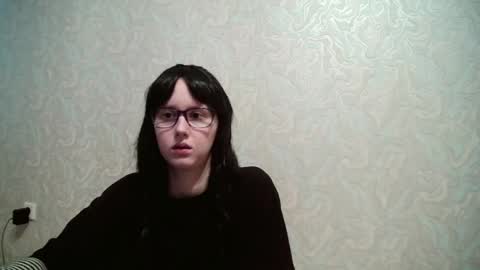 Amomira online show from June 17, 2026, 2:25 am