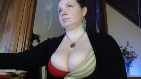 Snapshot of amorelara chatting on February 17, 2025, 1:10 pm amorelara online show from February 17, 2025, 1:10 pm