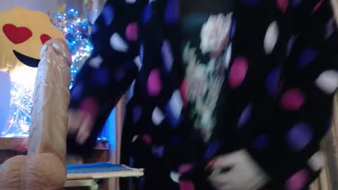 amorelara online show from February 22, 2026, 7:40 am